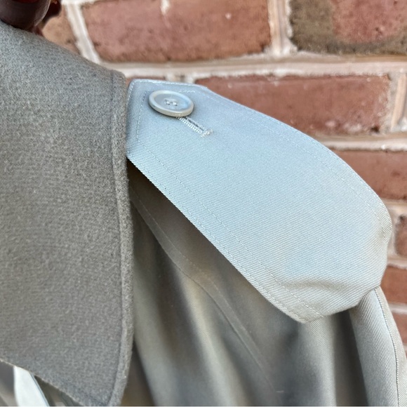 Men’s vintage khaki tan trenchcoat with winter zip out lining. size 44 regular - Picture 3 of 16